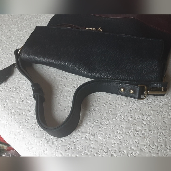 $$$ SALE $$$ NEW Roots Navy & Wine Pebbled Leather - Picture 7 of 13